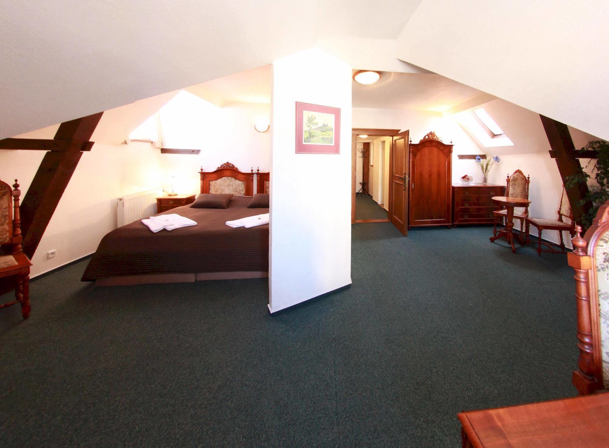 Hotel Zlaty Kohout Mladá Boleslav Kültér fotó